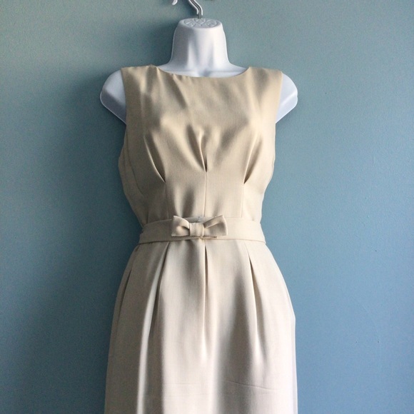 Helen McAlinden pleated sheath dress with bow belt beige sleeveless. Size 8 - Picture 3 of 10